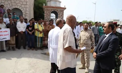 محافظ حضرموت يتفقد هيئة مستشفى ابن سيناء ويستمع الى مطالب طواقمها الطبية والفنية والإدارية