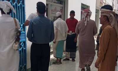 مكتب الصناعة والتجارة بمديرية سيؤن ينفذ حملة رقابية مفاجئة على العديد من المحلات التجارية ويقوم بإغلاقها