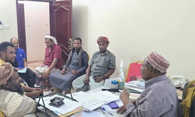 نقابة عمال النظافة بمديرية سيؤن تعقد اول اجتماعاتها منذ انتخابها مطلع الشهر الجاري مع رئيس اتحاد نقابات الوادي والصحراء