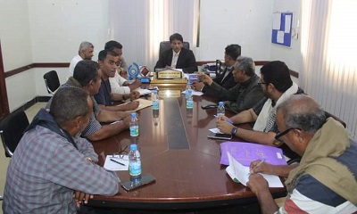 برئاسة مدير عام مديرية المكلا اجتماع يناقش مستوى أداء مكتب أشغال المكلا