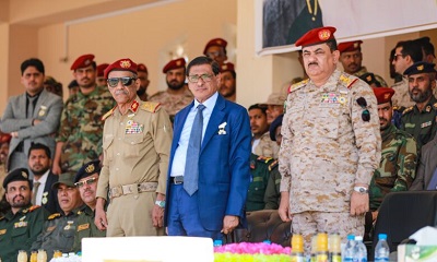 عضو مجلس القيادة الرئاسي البحسني يشهد عرضًا عسكريًا بمناسبة الاحتفال بالذكرى الثامنة لتحرير ساحل حضرموت من القاعدة