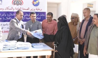 الوكيل العامري يدشن حملة توزيع الناموسيات المشبعة بالمبيد في 8 مديريات مستهدفة بحضرموت الوادي والصحراء