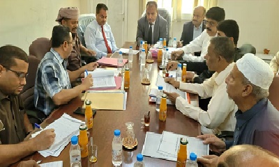 لجنة التنمية المشتركة برئاسة الوكيل العامري ترسي مناقصة ثلاثة مشاريع تنموية بوادي وصحراء حضرموت
