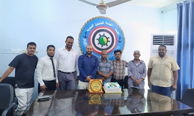 هيئة الشئون البحرية بالمكلا تستقبل نائب المدير العام للفرع نبيل بن عيفان وتحتفل بحصوله على الدكتوراة في تخصص إدارة الموانئ البحرية