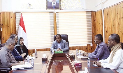 الوكيل العامري يطلع على أنشطة مشروع تمكين المرأة في مديرية القطن من خلال الطاقة المتجددة 