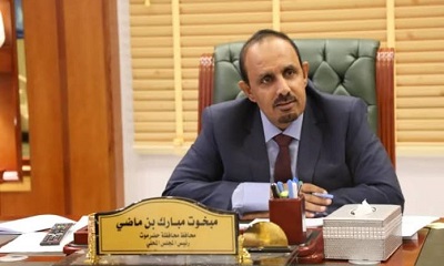 هاتفياً.. محافظ حضرموت يطمئن على صحة المقدم عمر باشقار