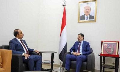 رئيس الوزراء يناقش مع محافظ حضرموت الأوضاع الخدمية والتنموية