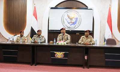 قائد المنطقة العسكرية الأولى يلتقي ضباط وأفراد اللواء 101 شرطة جوية ويلقي كلمة توجيهية حول دور القوات المسلحة في حماية المنافذ الحيوية ويتفقد منشئات اللواء