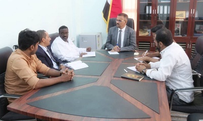 أمين عام حضرموت يطلع على مشاريع منظمة كير الدولية ويؤكد على التنسيق والتدقيق في اختيار المستفيدين