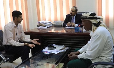 محافظ حضرموت يطلع على سير العمل بمكتب الشؤون القانونية