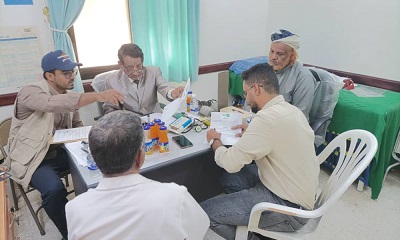 توقيع محضر تسليم موقع مشروع منظومة الطاقة الشمسية للوحدة الصحية