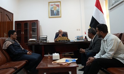 الخنبشي يناقش الوضع التمويني للمشتقات النفطية ويؤكد أولوية تأمين احتياجات الكهرباء والسوق بحضرموت