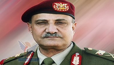 وزير الدفاع يشيد بأبناء حضرموت وتعاونهم القوي مع الجيش والأمن