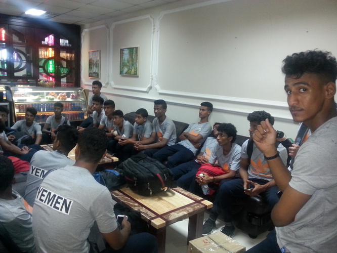 ​في طريقها للدوحة..  بعثة المنتخب الوطني للناشئين تصل مدينة صلالة..