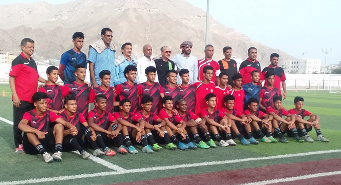 وكيل وزارة الشباب والرياضة ونجوم كرة القدم بحضرموت يزورون منتخبنا الوطني للناشئين بملعب الفقيد بارادم..