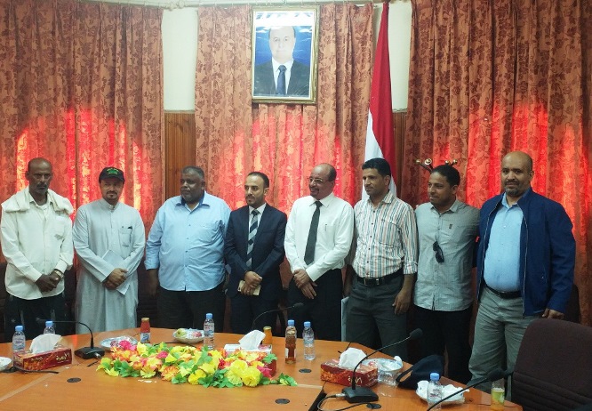 نائب وزير الشباب يناقش أوضاع الرياضة بوادي حضرموت ويطلع على سير العمل في مشروع تعشيب الإستاد الأولمبي بسيئون