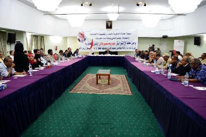 رئيس الجمهورية يرأس اجتماع موسع لقيادات السلطة المحلية والعسكرية بحضرموت