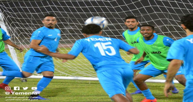  منتخبنا الوطني الأول يتمرن على الملعب الرديف بالملز ..
