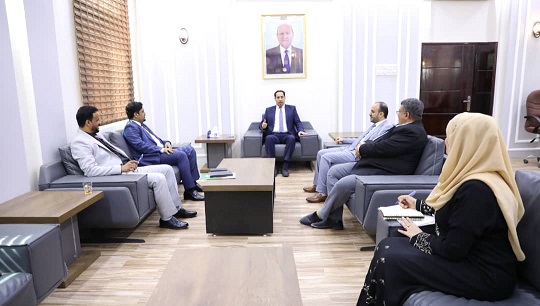 الوزير البكري يلتقي رئيس جامعة المهرة ويبحث معه سبل التعاون المشترك