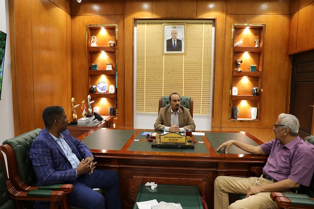 محافظ حضرموت يُبارك تأهل أندية المكلا والاتحاد والوحدة وسيئون للمنافسة على بطاقات التأهل للدرجة الثانية 