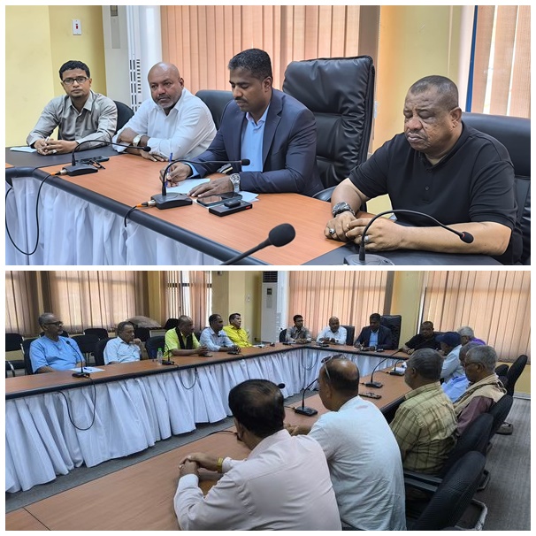 الوكيل باضاوي يناقش مع لجنة كأس حضرموت الرئيسيه التحضيرات النهائية والختامية لكأس حضرموت بنسخته الثامنة.