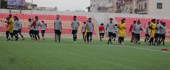 المنتخب الوطني الكروي الأول يغادر إلى القاهرة 