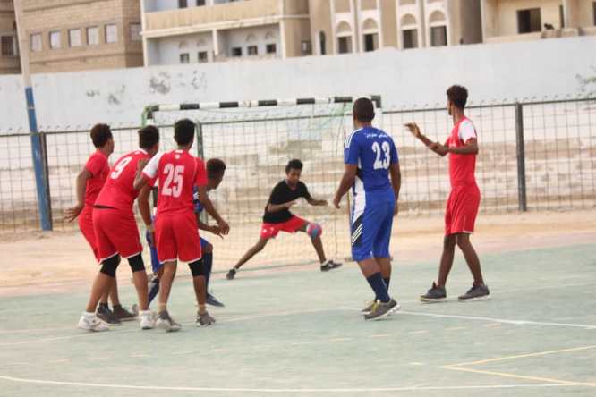اليوم الشعب وروكب في ثاني مواجهات بطولة المحبة  السلام لكرة اليد تجمع المكلا لمواليد2000
