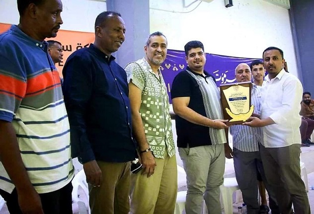 وحدة صنعاء يكرم رئيس نادي شعب حضرموت 