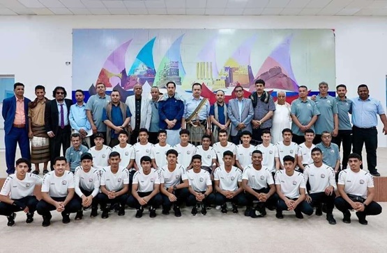 رئيس الوزراء يستقبل في عدن المنتخب الوطني للناشئين المتأهل الى نهائي آسيا 