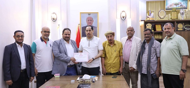 وزارة الشباب والرياضة تسلم نادي الريدة شهادة الاعتراف النهائي