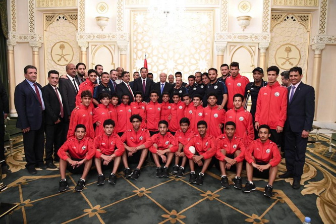 فخامة رئيس الجمهورية يكرم المنتخب الوطني للناشئين ويشيد بوزارة الشباب والرياضة