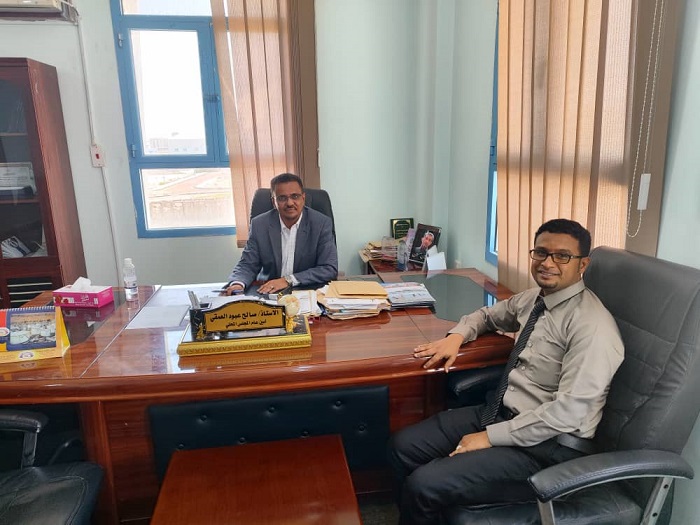 "العمقي" امين عام المجلس المحلي في المحافظة يستقبل المدير العام للمكتب