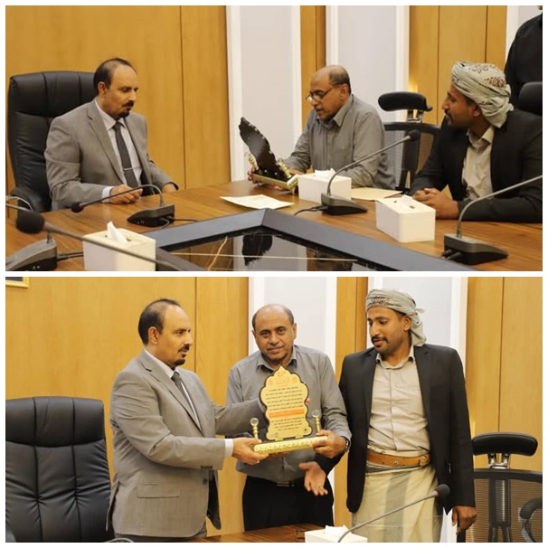 نظير رعايته للشباب واهتمامه بالمنشآت الرياضية- المحافظ بن ماضي يتسلّم درع الوفاء من إدارة نادي الاتفاق بالحوطة