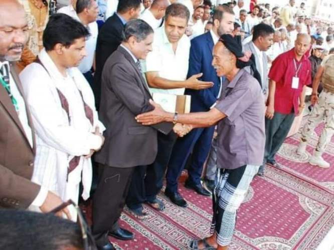 محافظ حضرموت ينعي اسطورة حضرموت النجم الكروي الكبير الكابتن عمر بن همام "عمارو"