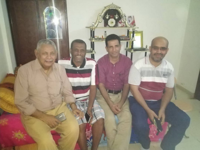 الوزير نايف البكري يهاتف الكابتن عبدالله مكيش للاطمئنان على صحته