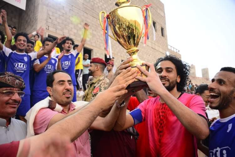 وزير الشباب والرياضة يزف البشرى لأندية الدرجة الأولى في كل من حضرموت وشبوه دعمها 2مليون ريال لكل نادي