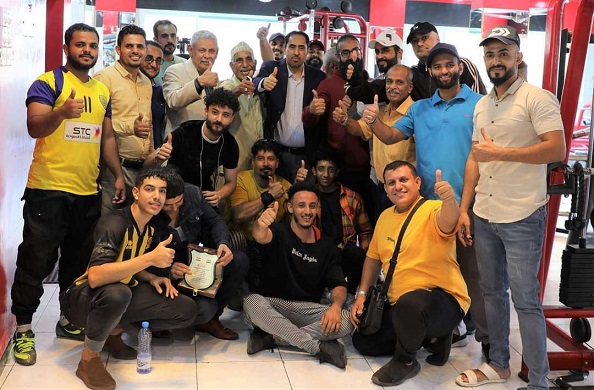 وزير الشباب والرياضة يزور نادي التنس العدني وصالته الرياضية