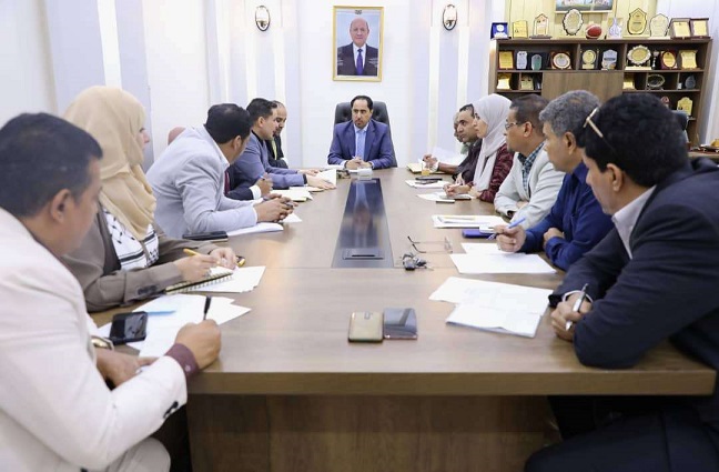 وزير الشباب والرياضة يلتقي وكلاء القطاعات في الوزارة