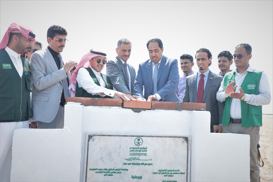 البكري ولملس يضعان حجر الأساس لملاعب "الميناء، والروضة، والجلاء، والجزيرة" بعدن