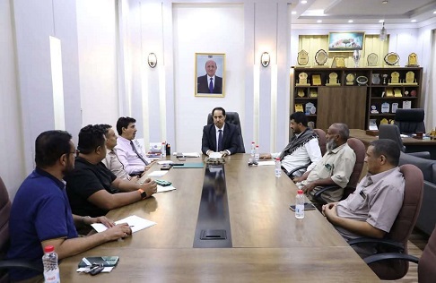 الوزير البكري يشدد على سرعة استكمال العمل في ملعبي الشهداء بأبين ومعاوية بلحج