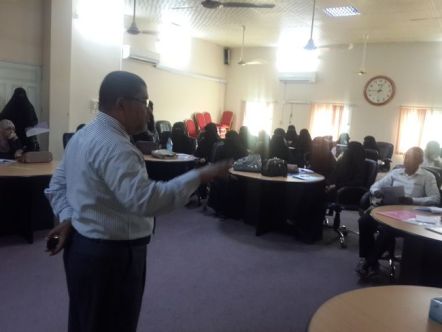 أختتام النسخة الثانية من" دورة كيف تعد مشروعأً بحثيا "في مركز تطوير الاكاديمي بجامعة حضرموت