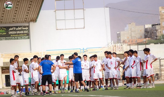 منتخبنا الوطني للناشئين يجري حصة تدريبية صباحية على ملعب بارادم بالمكلا 