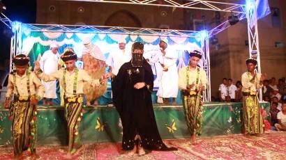 فريق العين بسيئون يستضيف فرقة نجوم حضرموت للمسرح الكوميدي والرقص الشعبي ويكرمون الحكام الشباب الحاصلين على الشارة الدولية لكرة القدم مؤخرا بوادي حضرموت