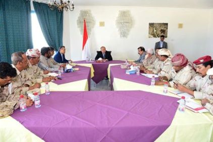 رئيس الجمهورية يترأس اجتماعاً للقيادات العسكرية في اطار المنطقتين الاولى والثانية