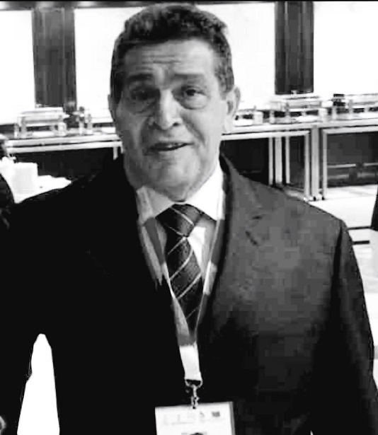 رئيس الاتحاد اليمني لكرة القدم يعزي بوفاة الإعلامي الكبير  هاشم الوحصي