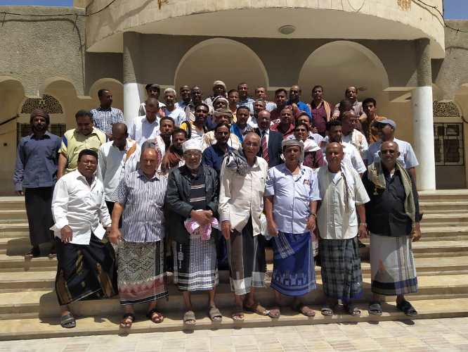 النجوم الرياضيه القدامى بساحل ووادي حضرموت يرفعون برقية عزاء ومواساه لإسرتي الفقيد الاديب علي بارجاء  والفقيد  الرياضي عمر كرامه عباد