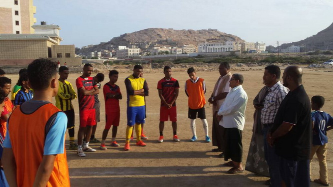 منتخب جامعة حضرموت ينهي تحضيراته لمباراة افتتاح البطولة الكروية للجامعات 
