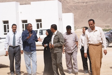 وكيلة وزارة الأشغال العامة والطرق تتفقد مشاريع مدينة الشيخ خليفة بن زايد السكنية بتريم