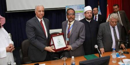 محافظ حضرموت يهنئ جامعة الأحقاف لاختيارها عضو في المجلس التنفيذي لرابطة الجامعات الاسلامية 
