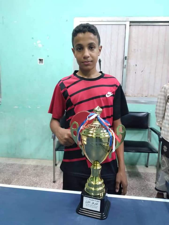 مجلس إدارة النادي الأهلي يهني لاعب التنس مخرج فوزه بطولة التنس الفردي للهواه بالشحر